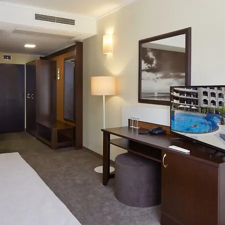 Отель Nobel Ultra - Free Access